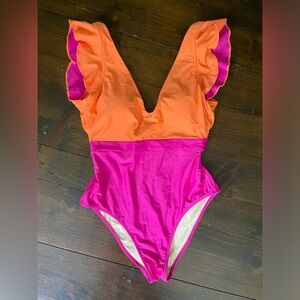 Beautiful summersalt swimsuit size 6